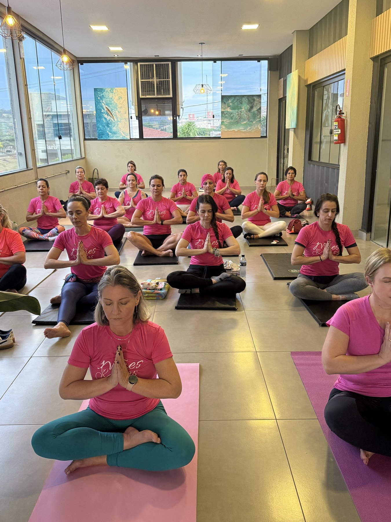 Participantes em prática coletiva de mindfulness promovida pelo Instituto